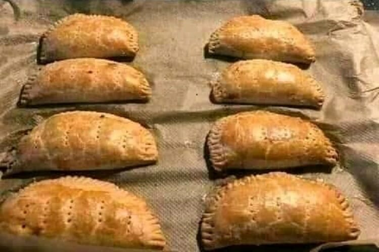 Yadda ake crunchy Nigerian meat pie