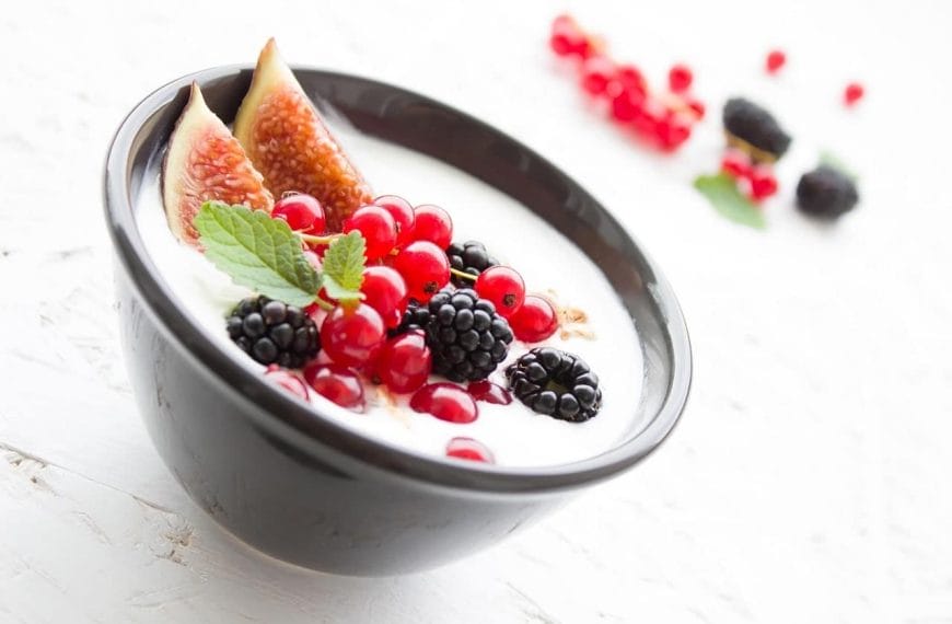 Yadda ake yoghurt in fruits mix