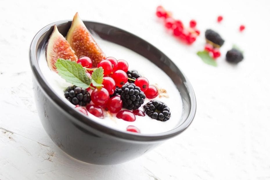 Yadda ake yoghurt in fruits mix