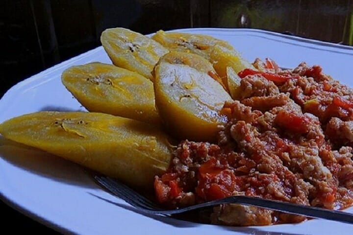 yadda ake boile plantain and egg sauce