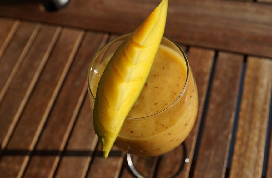 Yadda ake mango and banana smoothie