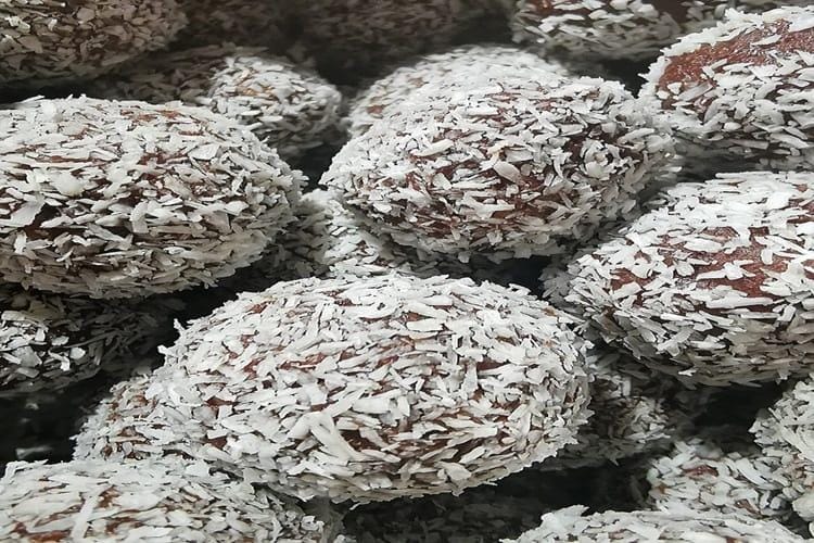 Yadda ake hada desiccated coconut balls