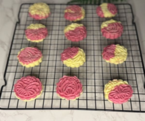 2 colours milk candy 1