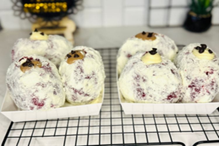 red velvet doughnut images 1