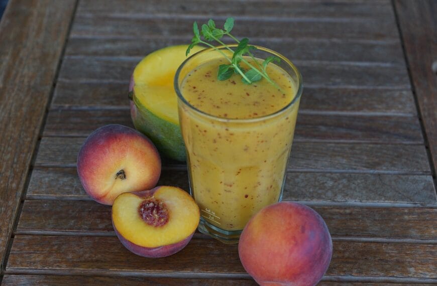 peach-mango smoothie